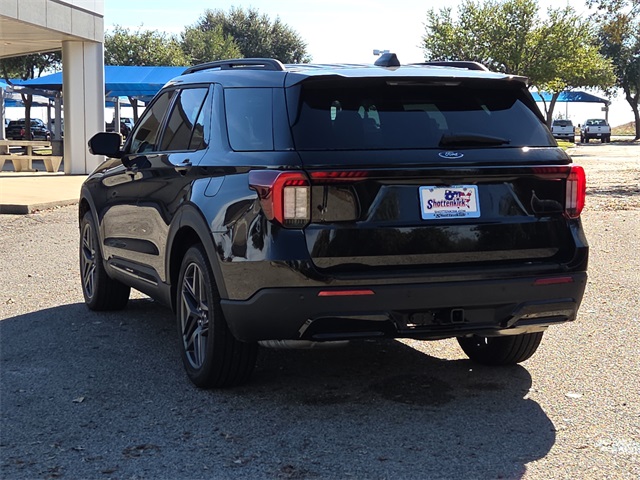2025 Ford Explorer ST-Line photo 3