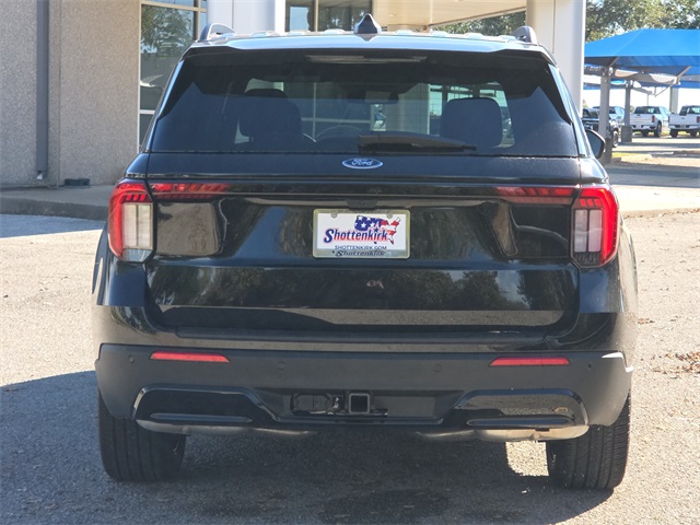 2025 Ford Explorer ST-Line photo 4