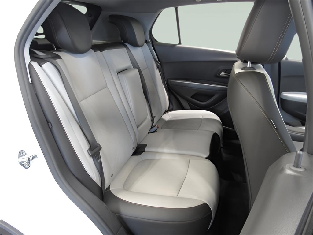 2022 Chevrolet Trax LT photo 3