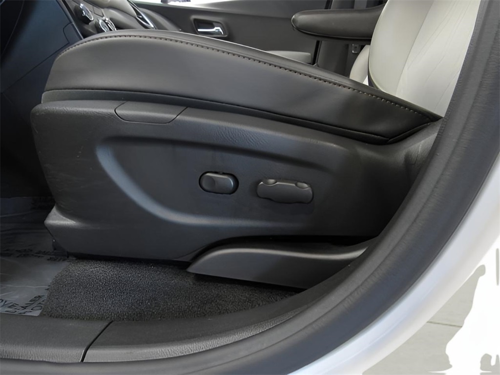 2022 Chevrolet Trax LT photo 14