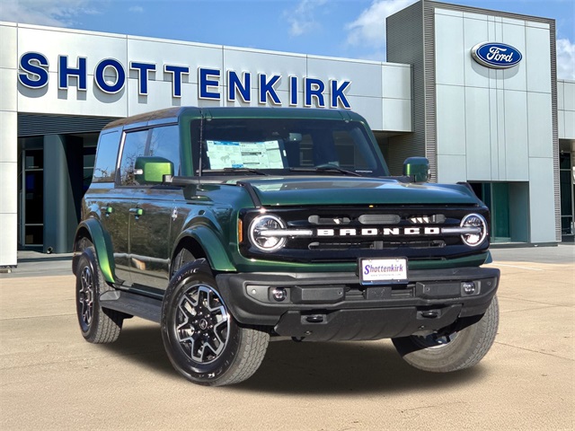 2025 Ford Bronco 4-Door Outer Banks's photo