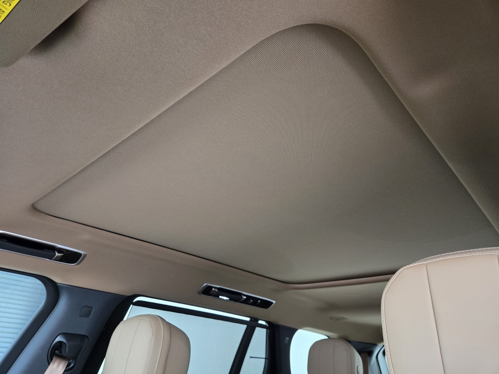2025 Land Rover Range Rover SE photo 11