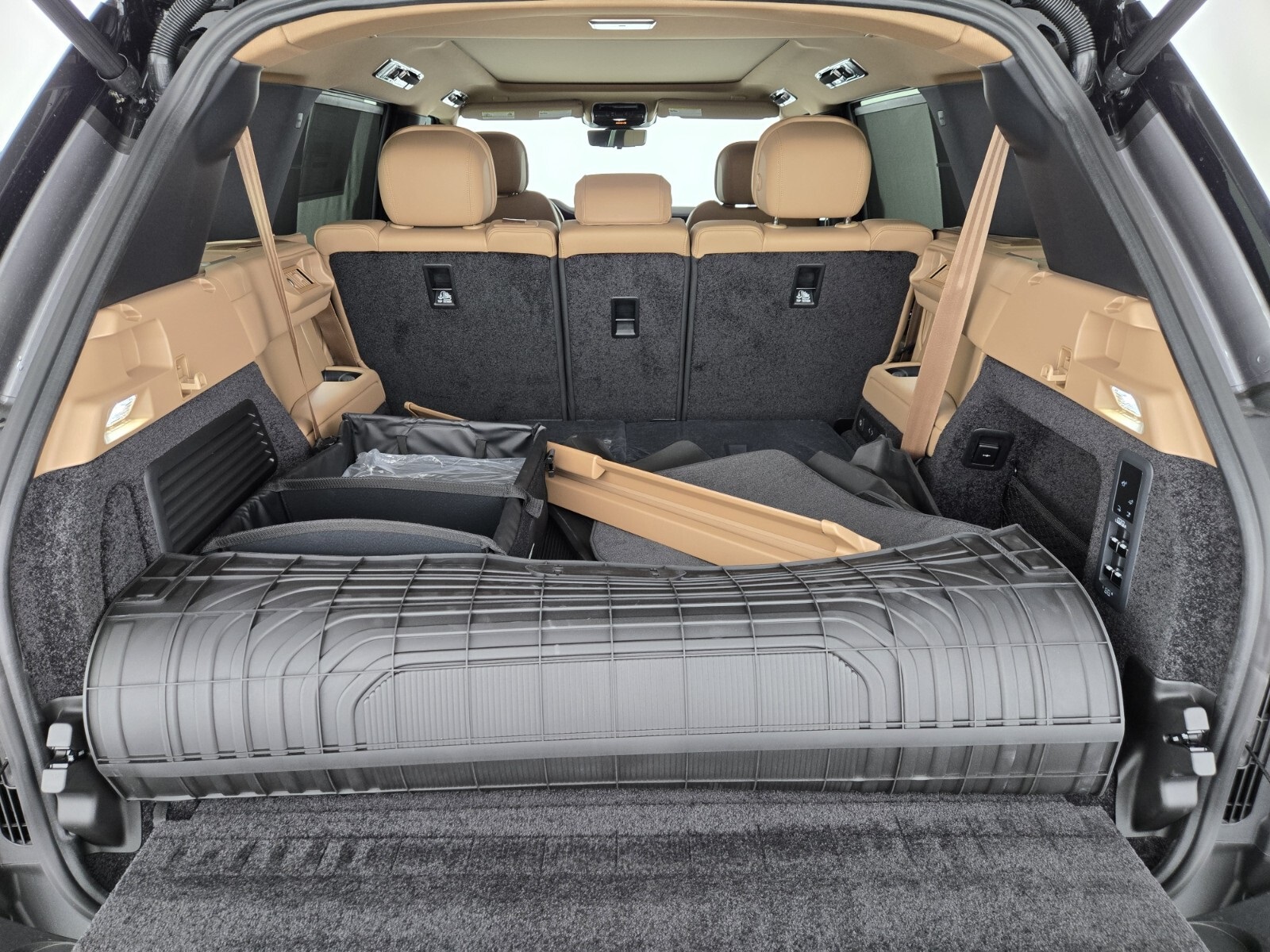 2025 Land Rover Range Rover SE photo 14