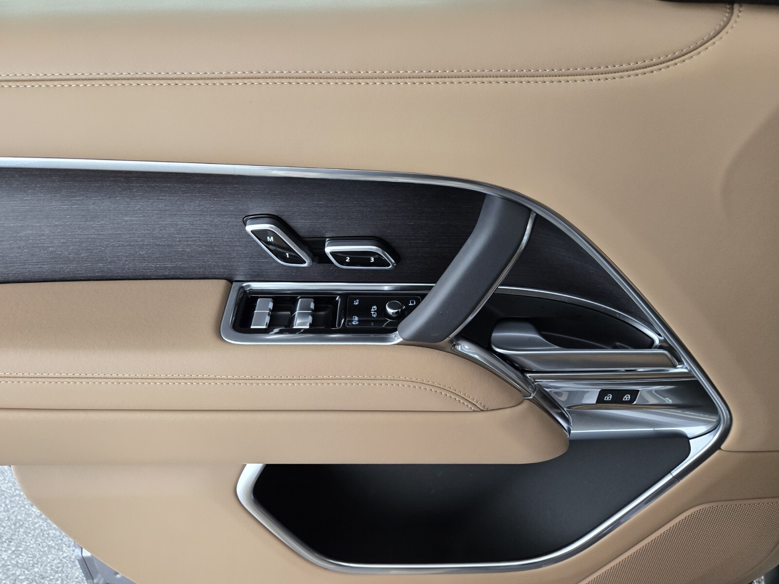 2025 Land Rover Range Rover SE photo 20