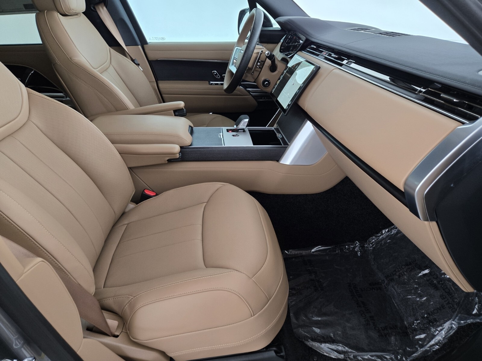 2025 Land Rover Range Rover SE photo 3