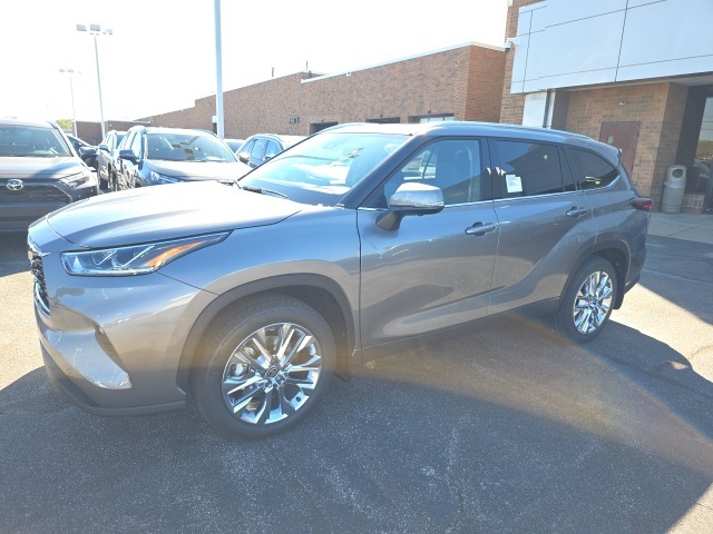 2025 Toyota Highlander Limited photo 3