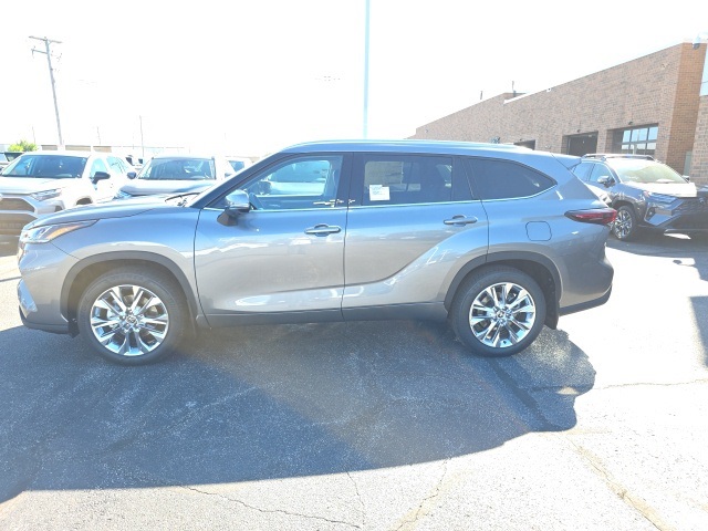 2025 Toyota Highlander Limited photo 4