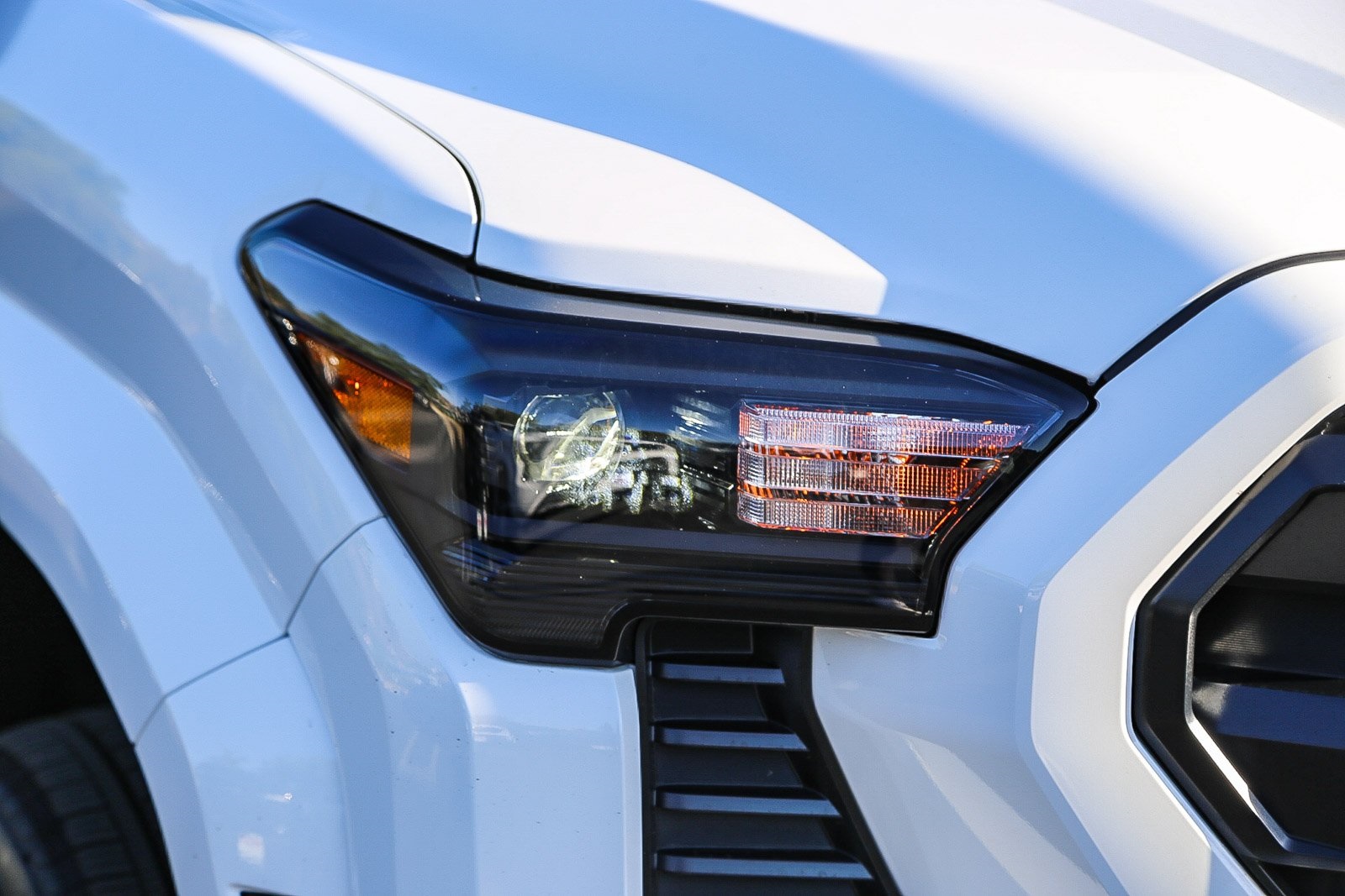 2025 Toyota Tacoma SR XtraCab photo 4