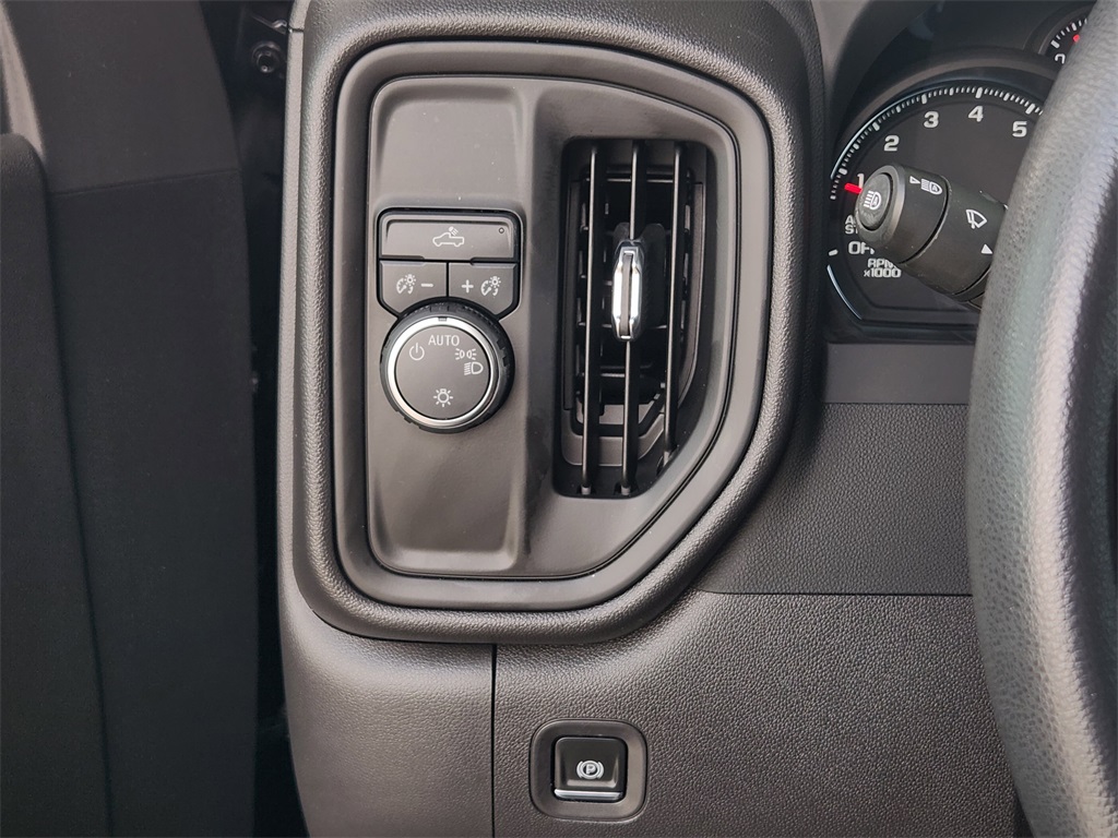 2024 Chevrolet Silverado 1500 Custom photo 20