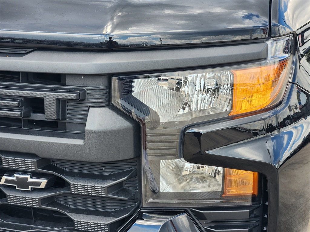 2024 Chevrolet Silverado 1500 Custom photo 9
