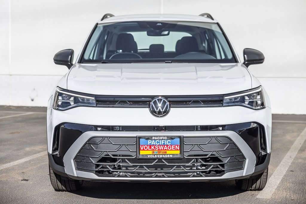 2025 Volkswagen Taos S's photo