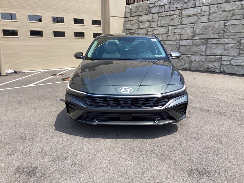2025 Hyundai Elantra Limited photo 2