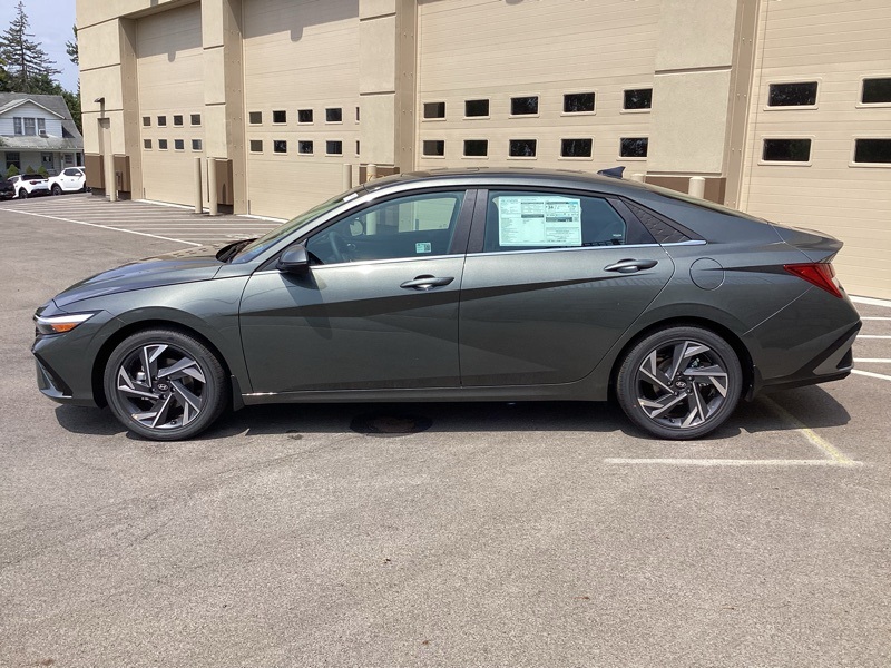 2025 Hyundai Elantra Limited photo 4