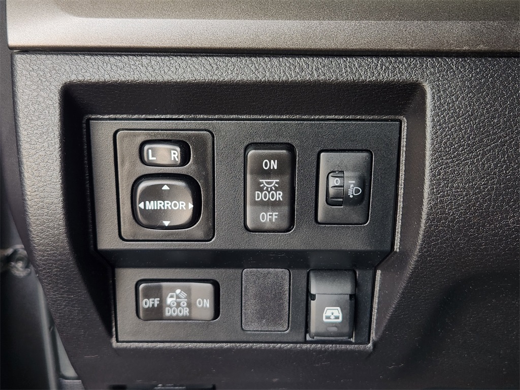 2015 Toyota Tundra SR5 Grade photo 17