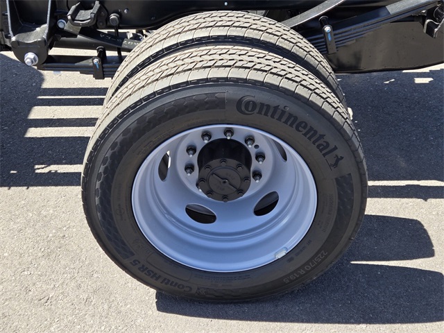 New 2025 Ford Super Duty F-550 Chassis Crew Cab (DRW) 203" Wheelbase XL