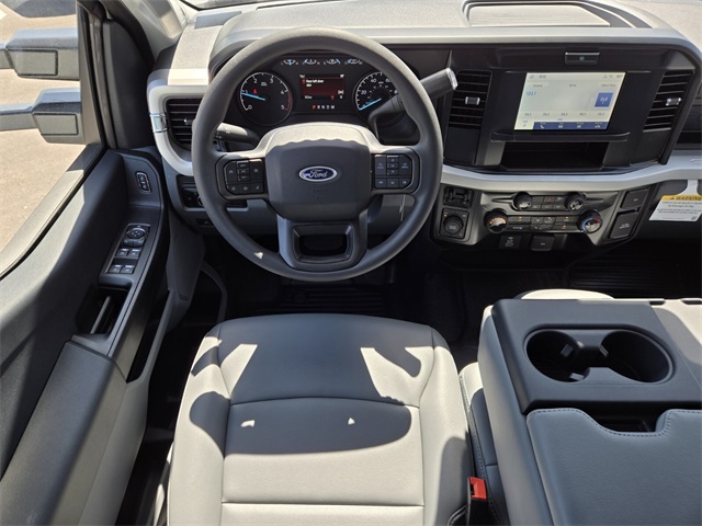 New 2025 Ford Super Duty F-550 Chassis Crew Cab (DRW) 203" Wheelbase XL