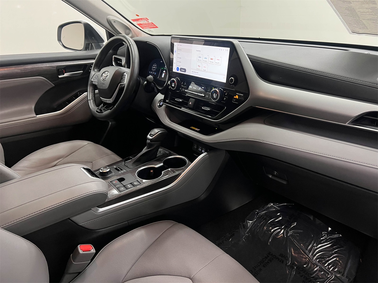 used 2023 Toyota Highlander car, priced at $40,888