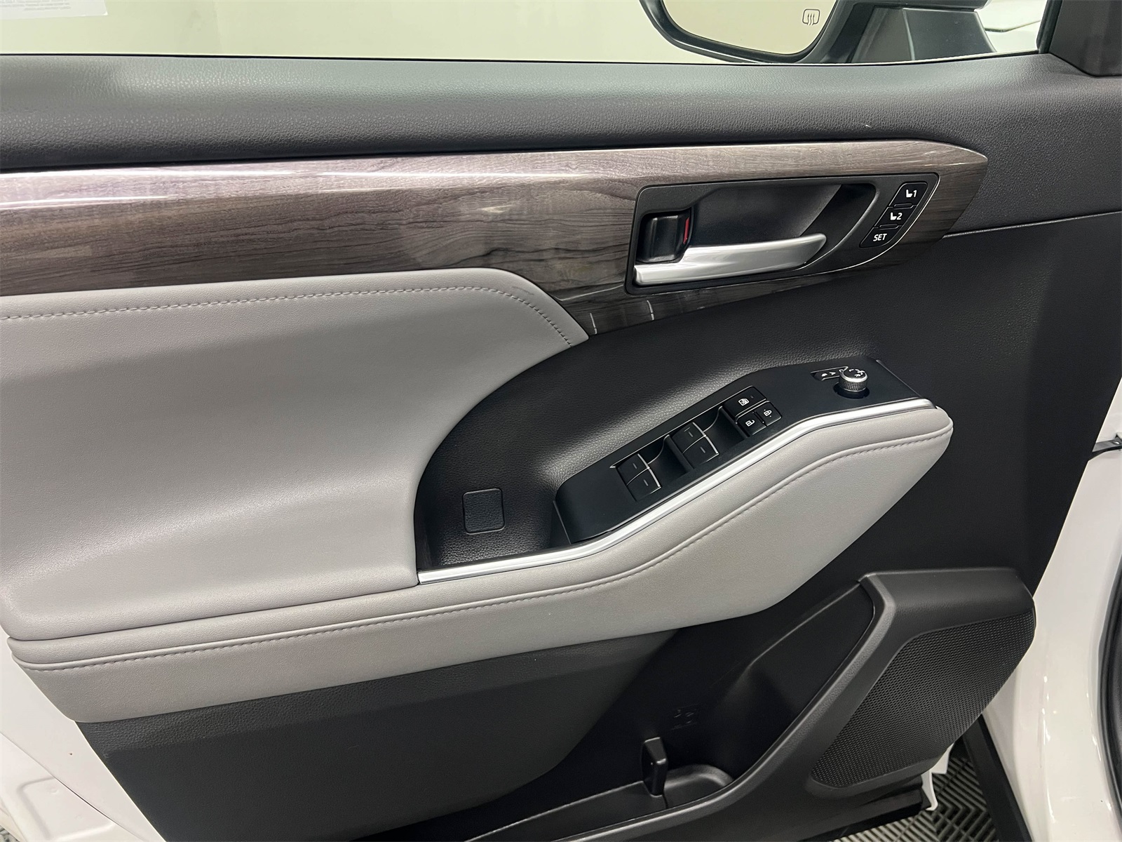 used 2023 Toyota Highlander car, priced at $40,888