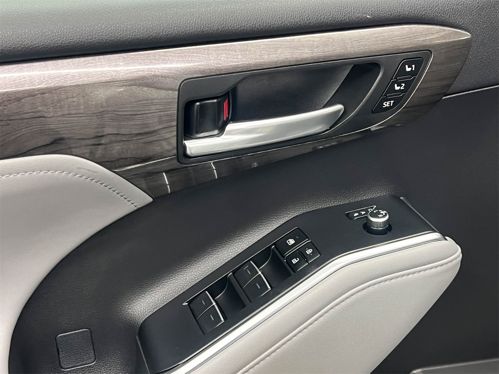 used 2023 Toyota Highlander car, priced at $40,888