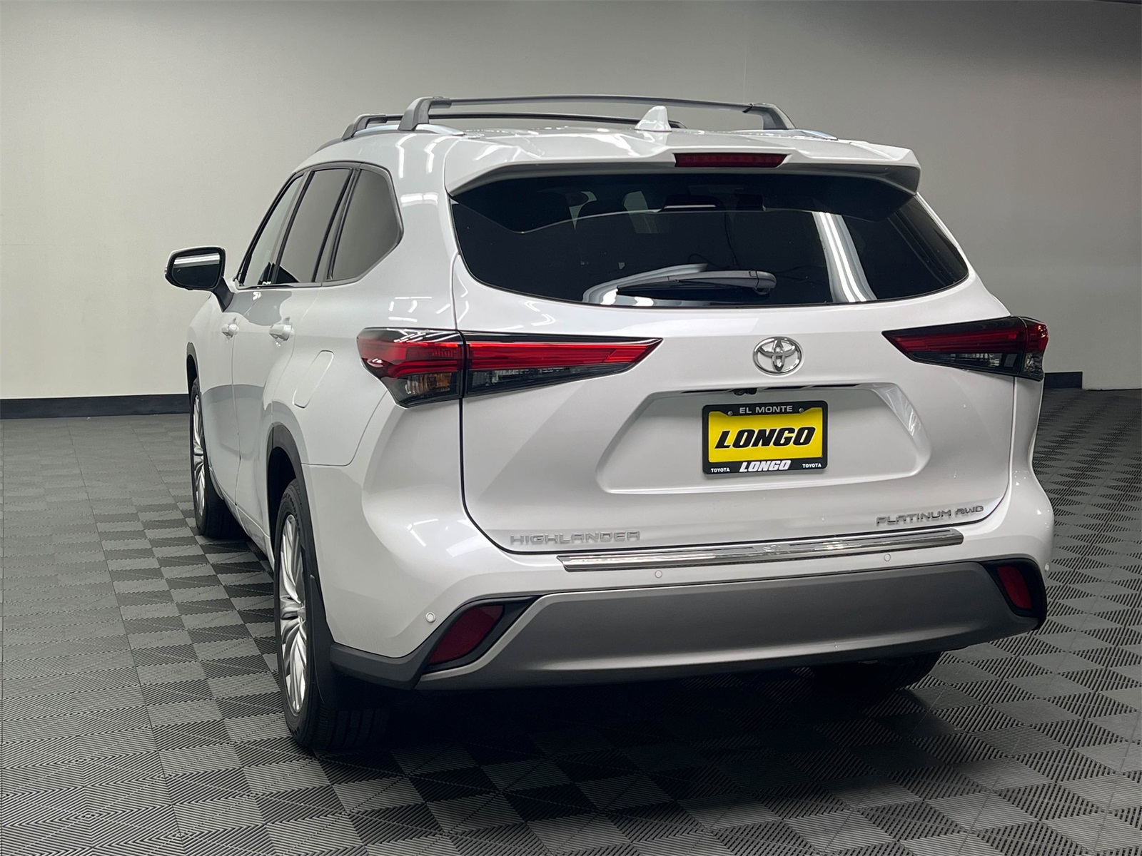 used 2023 Toyota Highlander car, priced at $40,888