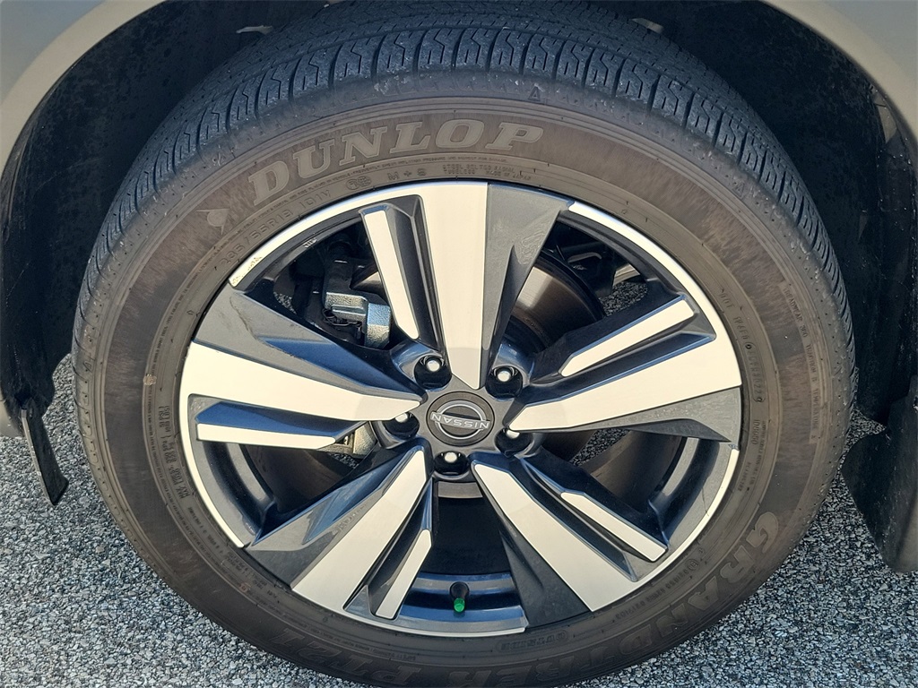 2023 Brilliant Silver Metallic Nissan Rogue Platinum AWD SUV
