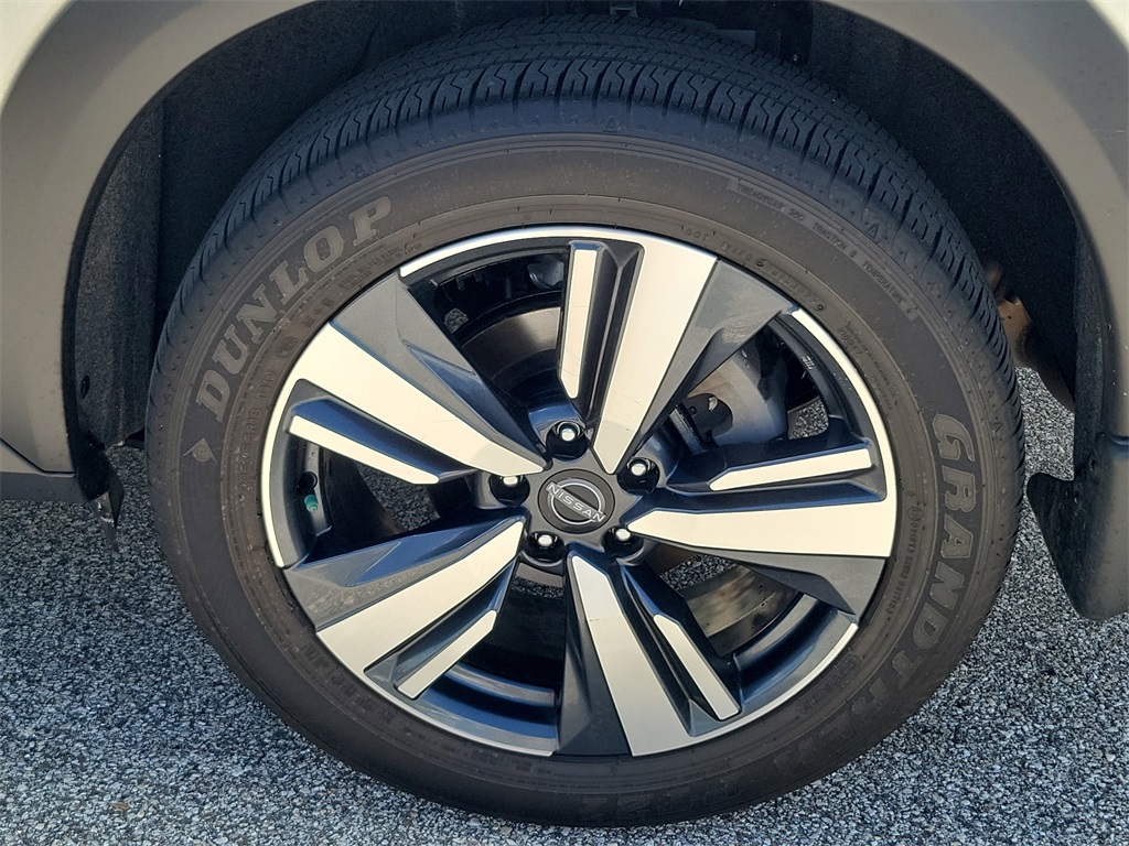 2023 Brilliant Silver Metallic Nissan Rogue Platinum AWD SUV