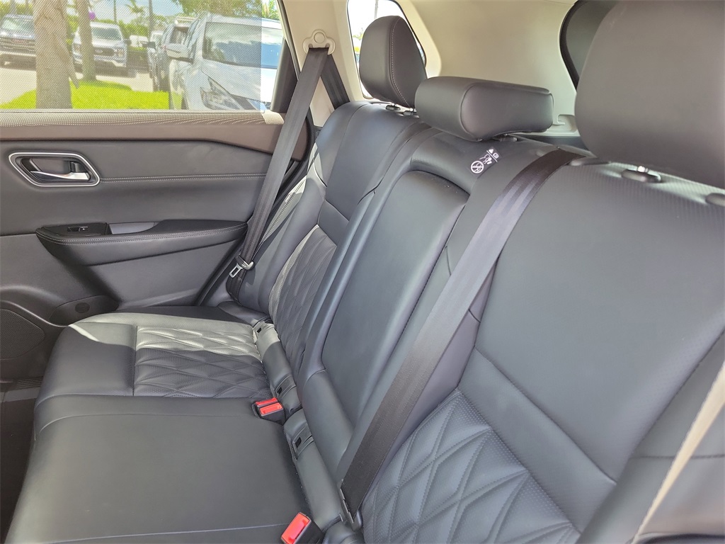 2023 Brilliant Silver Metallic Nissan Rogue Platinum AWD SUV