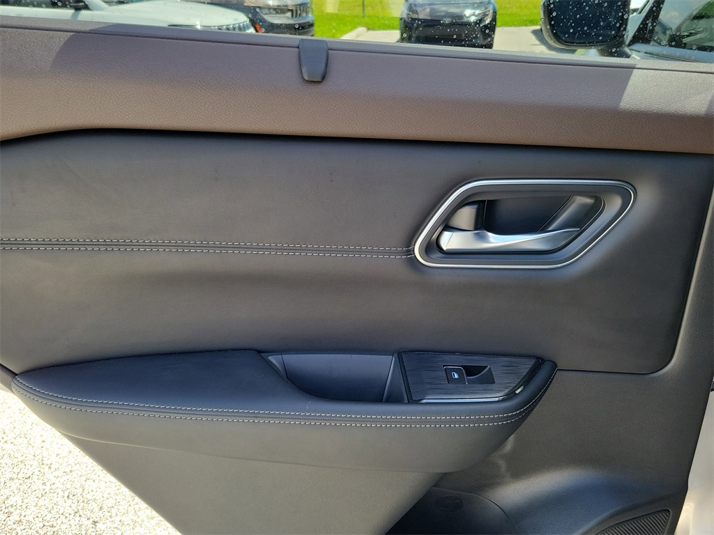 2023 Brilliant Silver Metallic Nissan Rogue Platinum AWD SUV