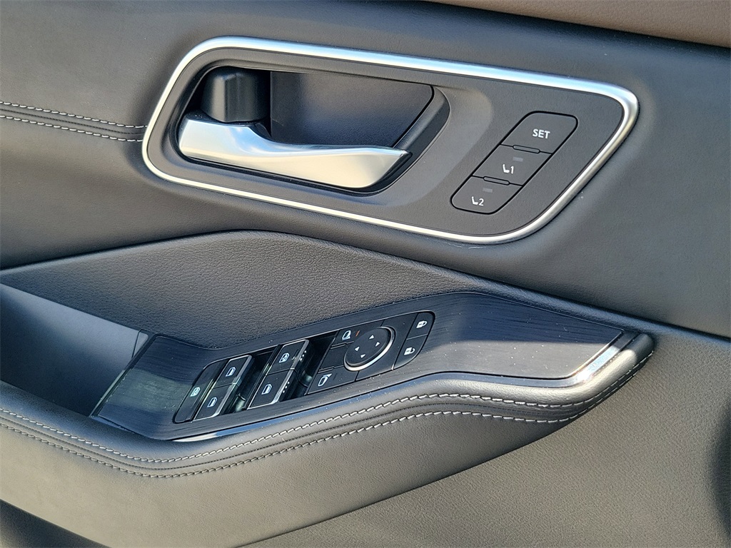 2023 Brilliant Silver Metallic Nissan Rogue Platinum AWD SUV