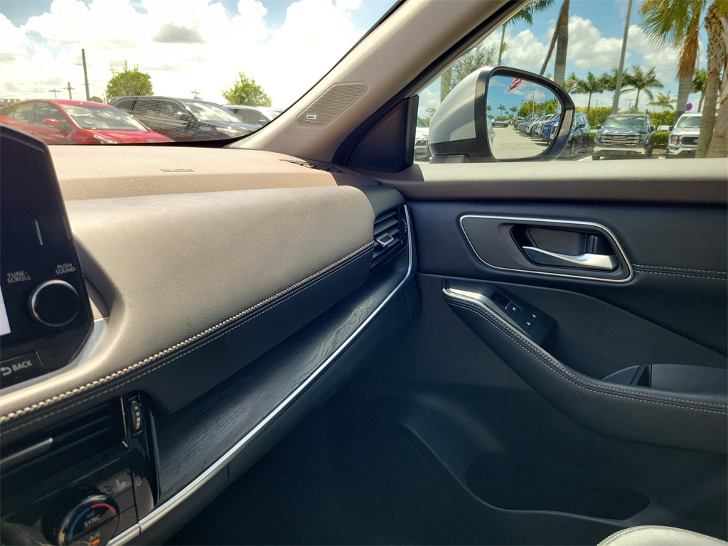 2023 Brilliant Silver Metallic Nissan Rogue Platinum AWD SUV