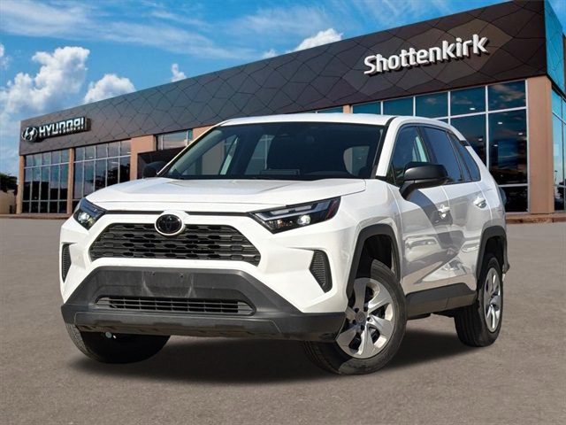 2024 Toyota RAV4 LE's photo