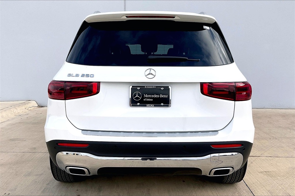 2025 Mercedes Benz GLB 250 photo 4