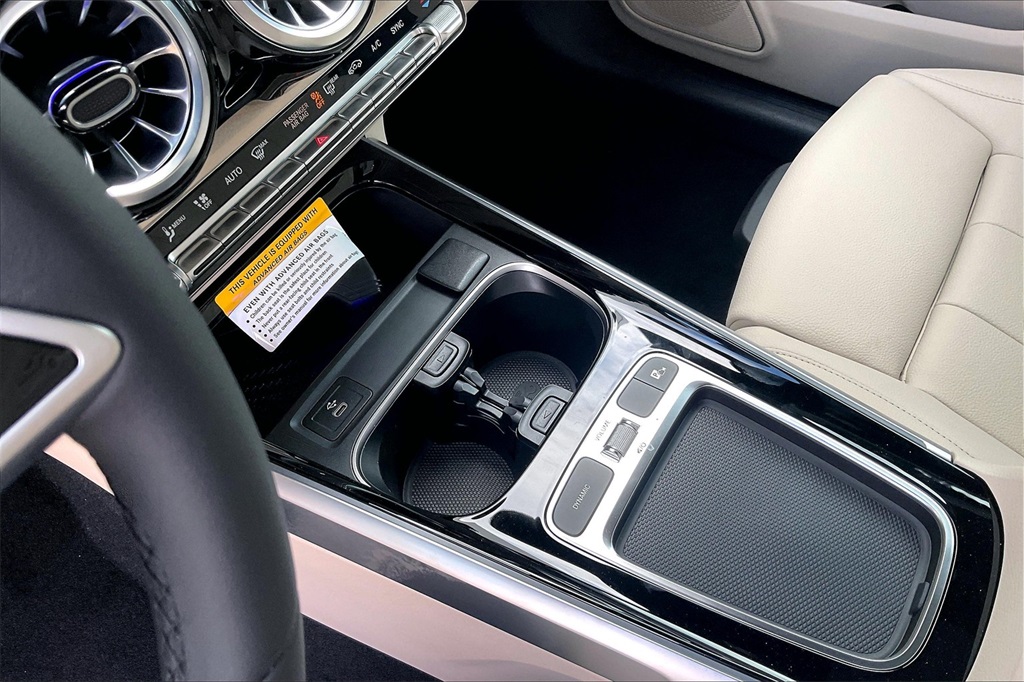 2025 Mercedes Benz GLB 250 photo 7