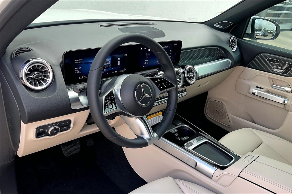 2025 Mercedes Benz GLB 250 photo 8