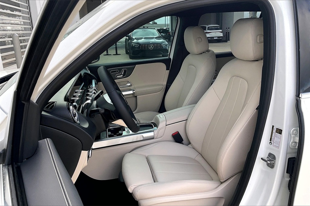 2025 Mercedes Benz GLB 250 photo 9