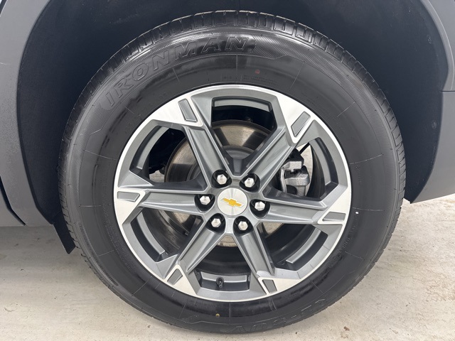 used 2025 Chevrolet Blazer car, priced at $27,998