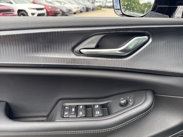 2025 Jeep Grand Cherokee Altitude X photo 15