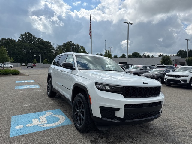 2025 Jeep Grand Cherokee Altitude X photo 4