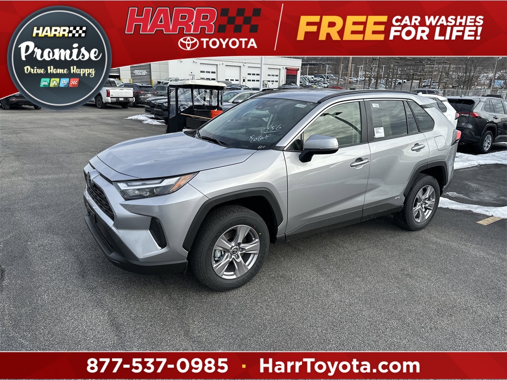 2025 Toyota RAV4 XLE's photo