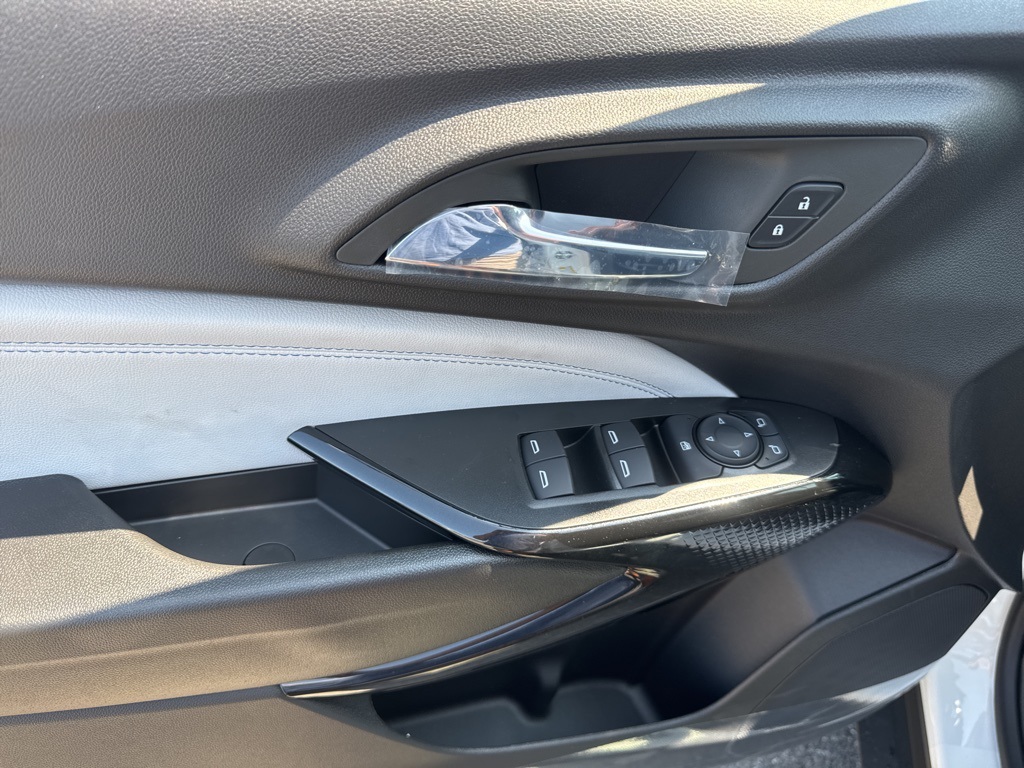 2025 Chevrolet Trax LT photo 3