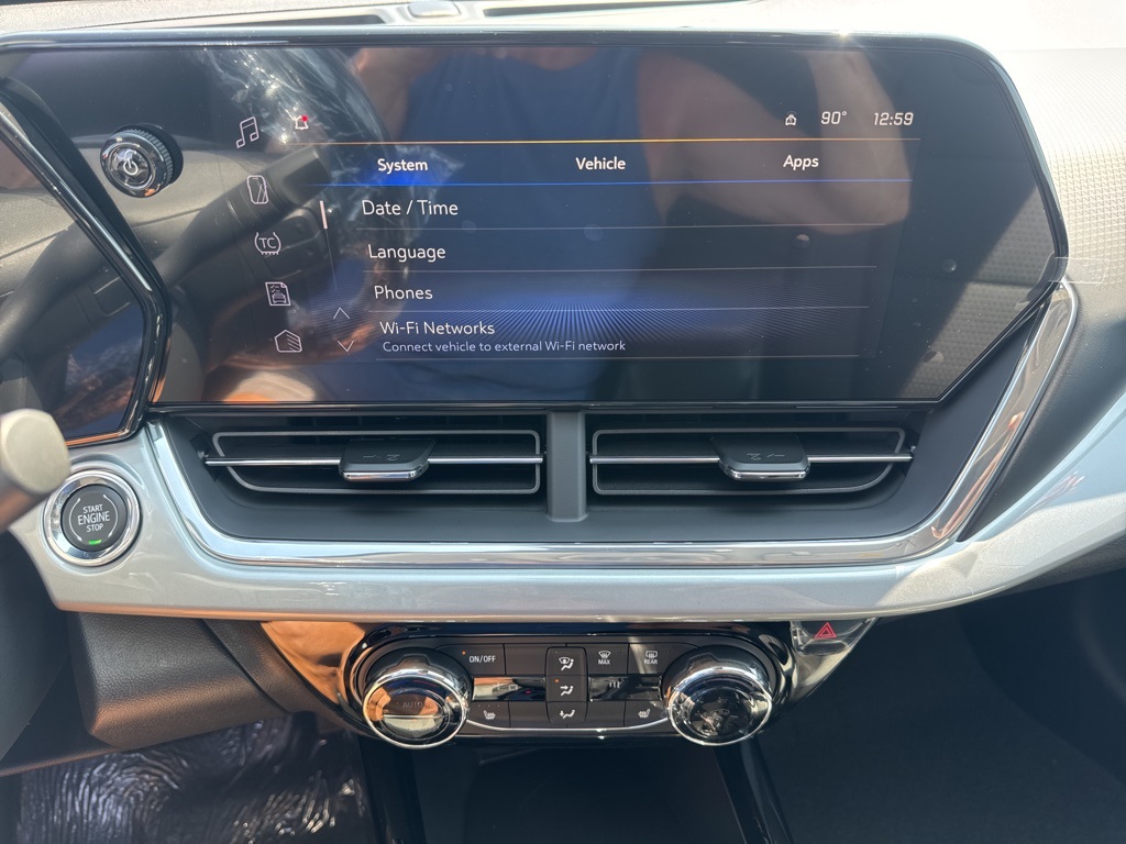 2025 Chevrolet Trax LT photo 5