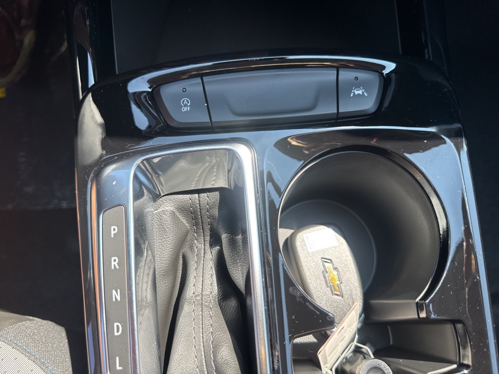 2025 Chevrolet Trax LT photo 6