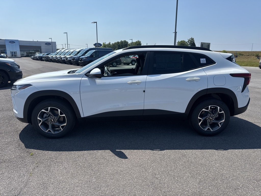 2025 Chevrolet Trax LT photo 12