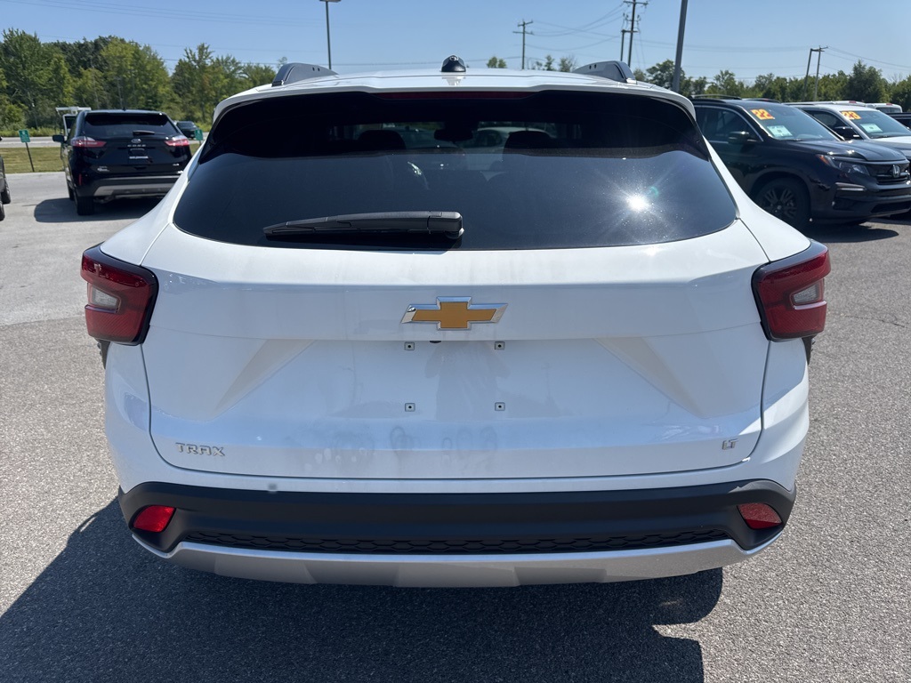 2025 Chevrolet Trax LT photo 14
