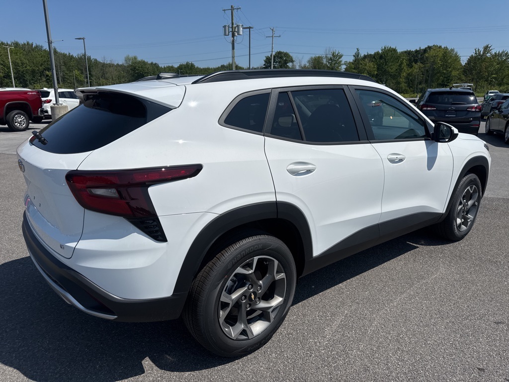 2025 Chevrolet Trax LT photo 15