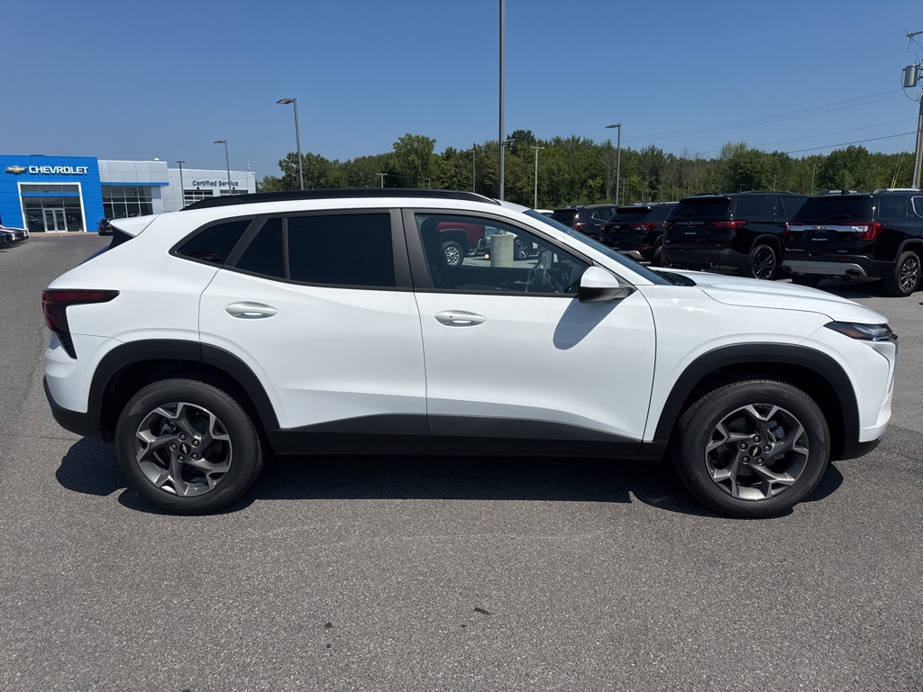 2025 Chevrolet Trax LT photo 16