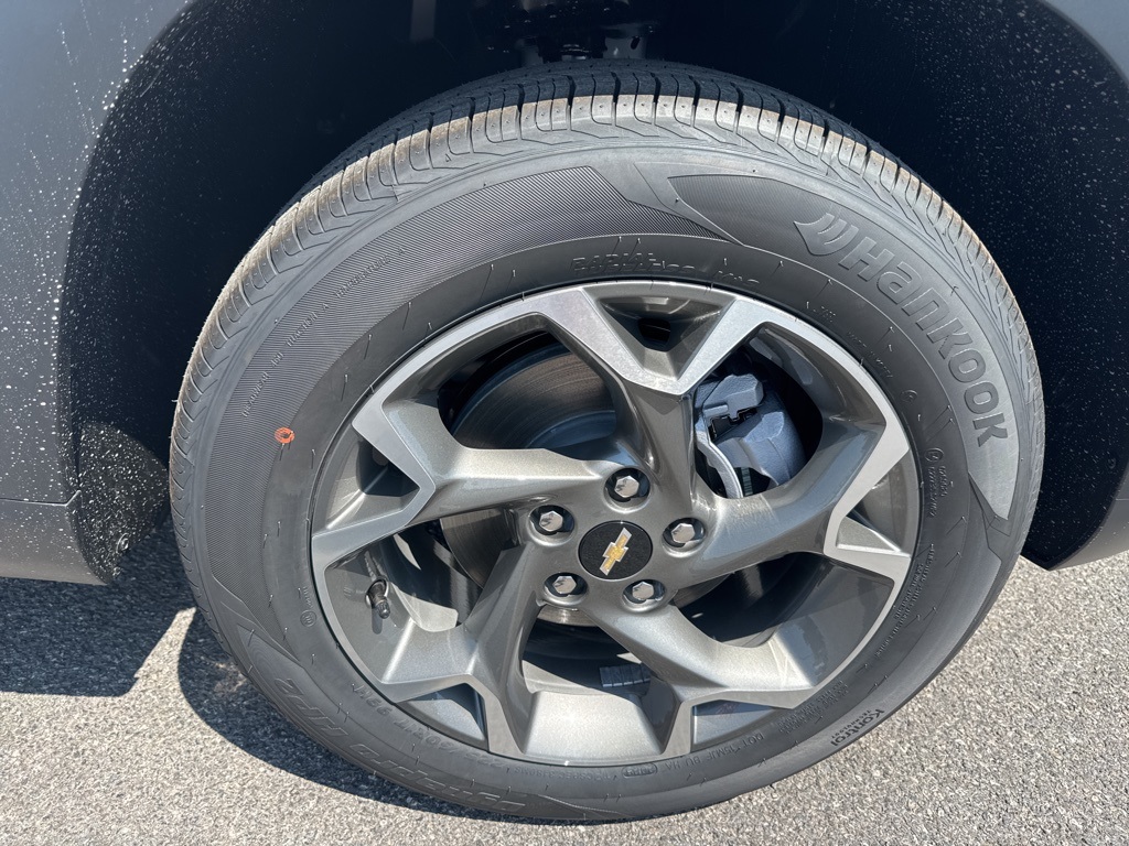 2025 Chevrolet Trax LT photo 17