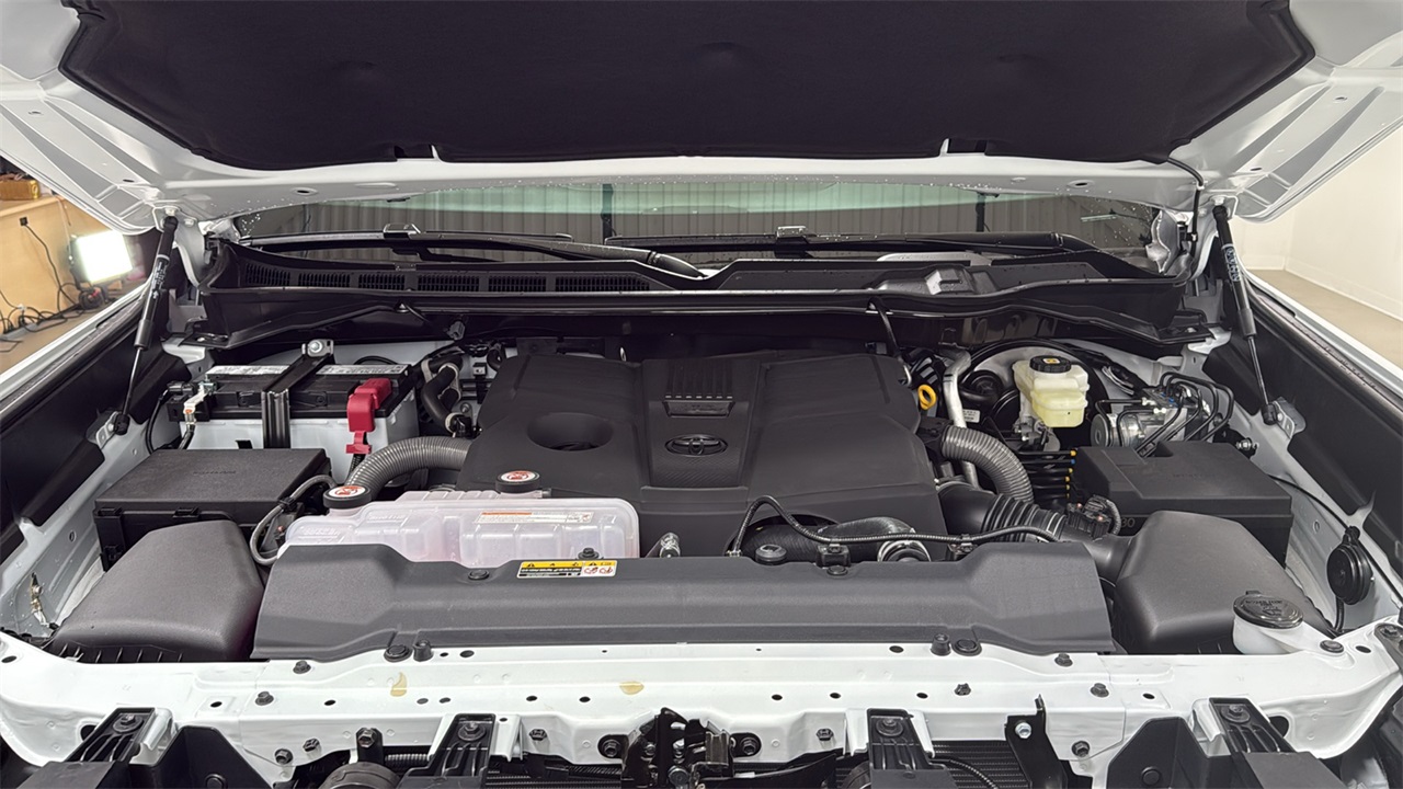 2026 Toyota Tundra SR5 CrewMax photo 22