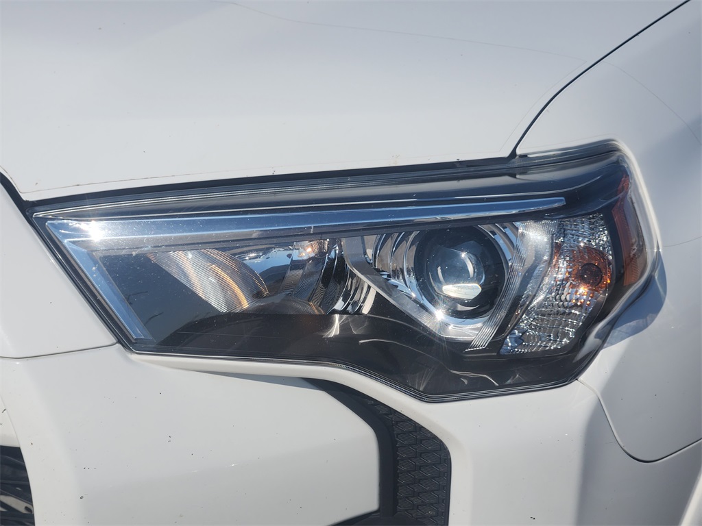 2021 Toyota 4Runner SR5 Premium photo 8