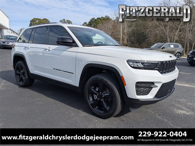 2025 Jeep Grand Cherokee Altitude's photo